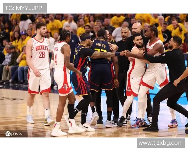 火箭与勇士的激烈对决四月一日精彩回顾与赛后分析